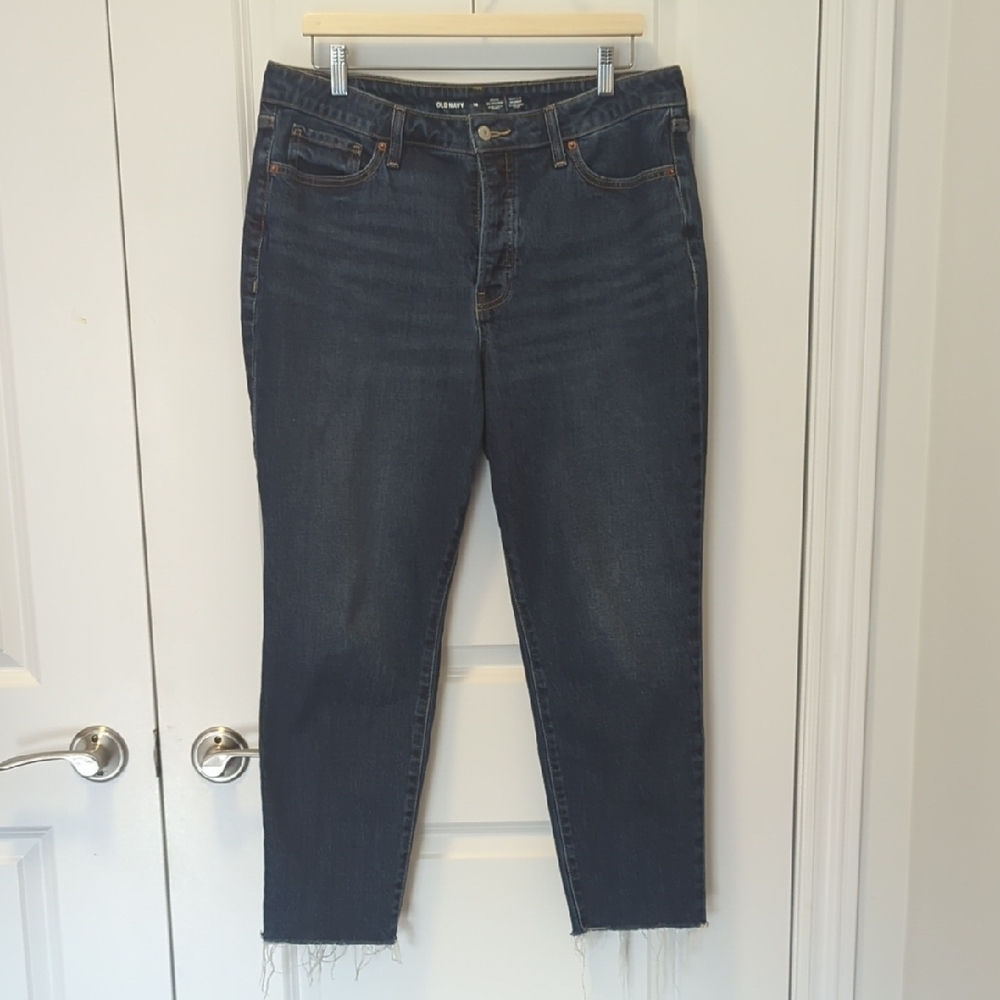Old Navy High Rise OG Straight Secret Smooth Pockets Jeans in Size 14 Euc
